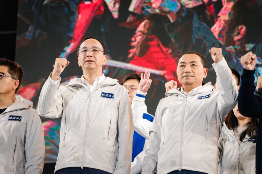 【有影】敗選責任一肩扛 侯友宜:只有一個原因我努力不夠 234 侯友宜在朱立倫的陪同下宣布敗選。