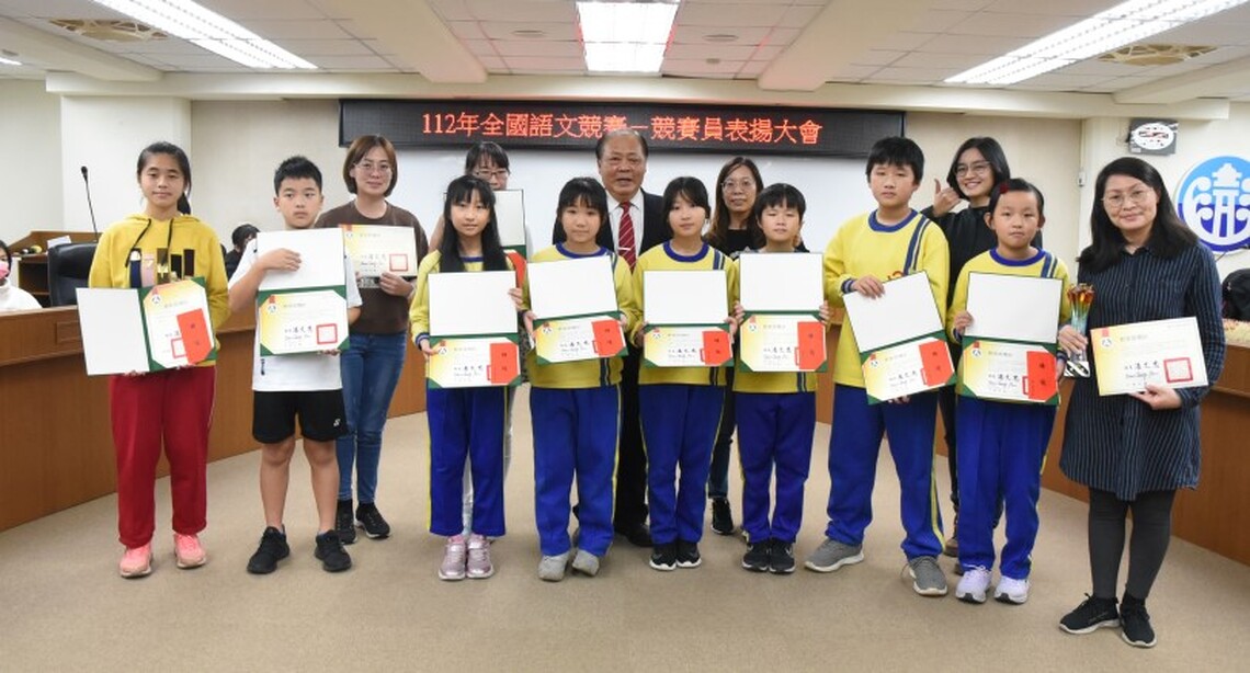 澎湖縣深耕語文教育有成 陳光復表揚全國語文競賽特優、優等競賽員