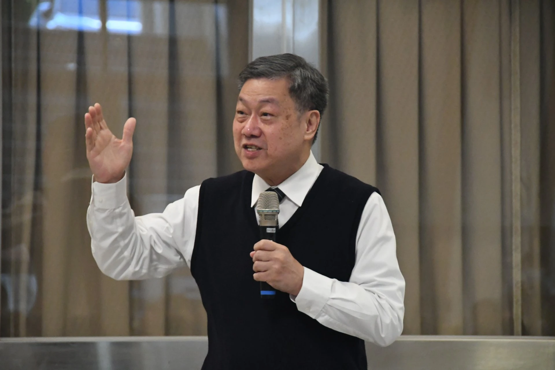 呂芳川主任鼓勵小朋友多讀繪本等課外讀物,發現箇中樂趣,培養良好閱讀習慣。