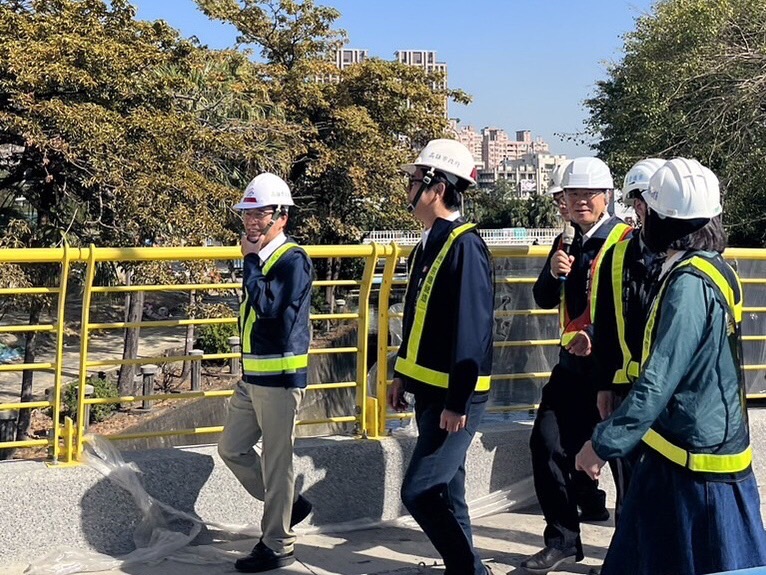 關心大順商圈車流紓解問題 陳其邁視察龍德新路往東延橋梁工程進度