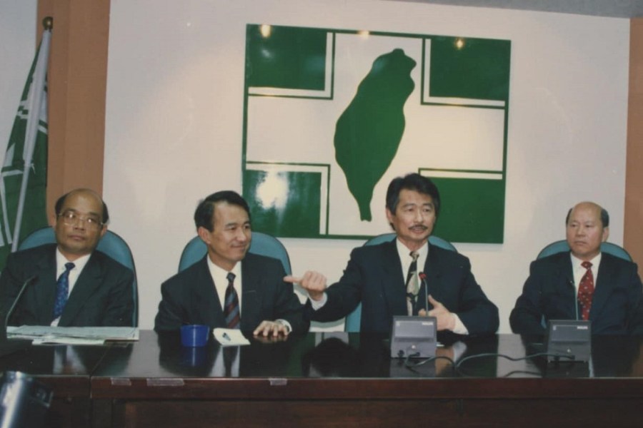 民進黨前主席施明德病逝台北榮總 陳建仁:感謝為台灣民主的奉獻 220 民進黨前主席施明德病逝台北榮總 陳建仁:感謝為台灣民主的奉獻 219
