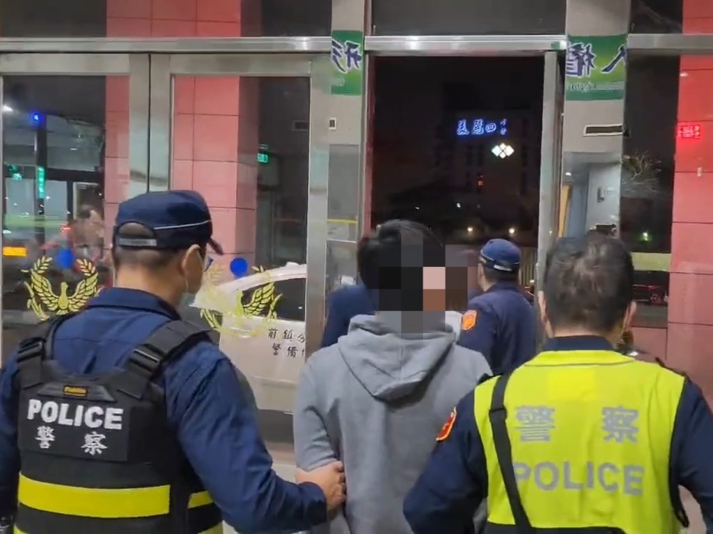 休閒麻將館涉賭 前鎮警查獲5人送辦。〈圖/記者蔡宗武翻攝〉
