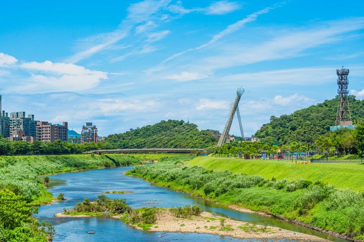 除舊布新／汐止下寮溪防汛道路變身水岸新綠廊