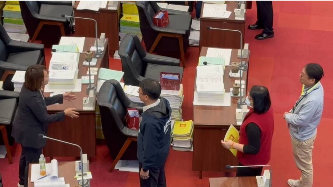 漾新聞|預算審查兩樣情 文化教育新聞快速通關 運發局遲到20分流會被批