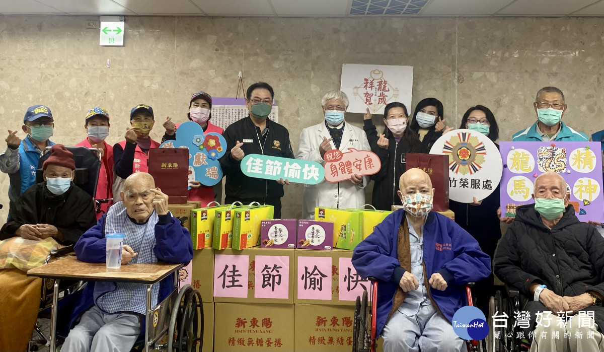 新竹榮服處攜手北榮新竹分院服務團隊,春節前夕慰問長期住院榮民。