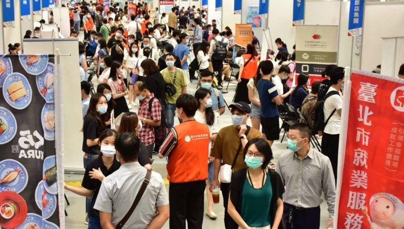 九成大學生寒假想賺錢 五因素薪水第一考量