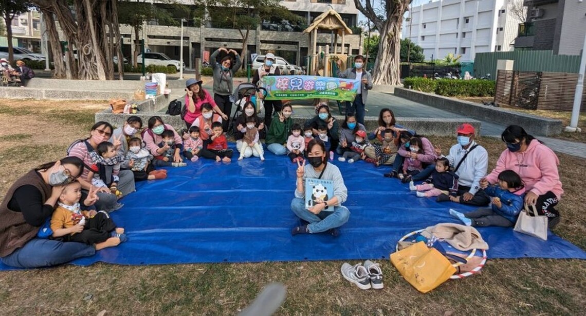 「親子共學玩很大」搭配公園健走撿拾垃圾  為社區美化環境