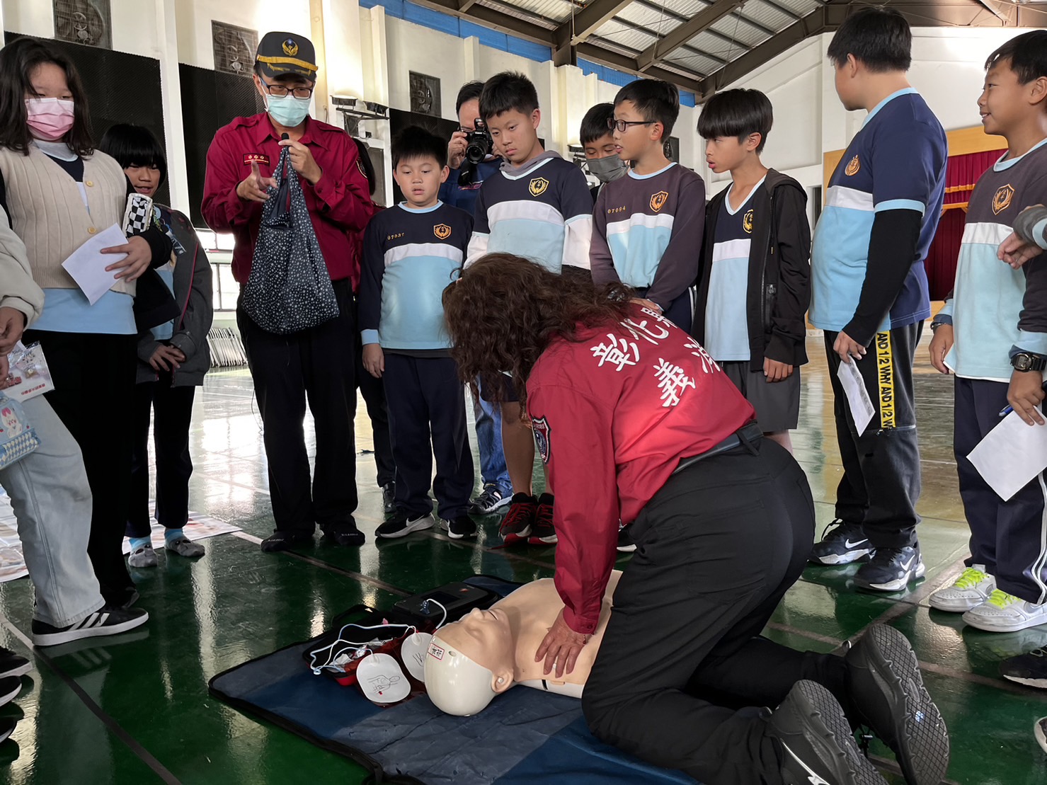 ▲北斗國小舉辦「防災，醬玩！」活動，這場消防宣導活動不僅以互動式教學關卡為主，更運用有趣的方式讓學童參與，使孩子們在遊戲中學到實用的防災知識。（記者張溎壕攝）