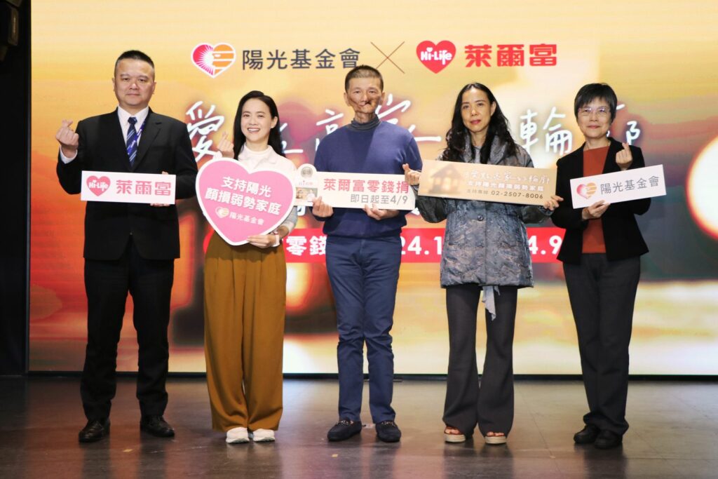 陽光代言人曾寶儀與陽光顏損病友邀請民眾支持顏損弱勢家庭服務_