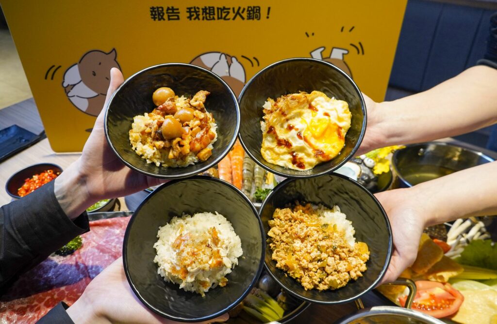 台味滿滿的飯食區-阿公豬油拌飯、阿嬤瓜仔肉飯、艋舺滷肉飯、嘉義雞肉飯與麻油炸蛋,全部無限量供應吃到飽。