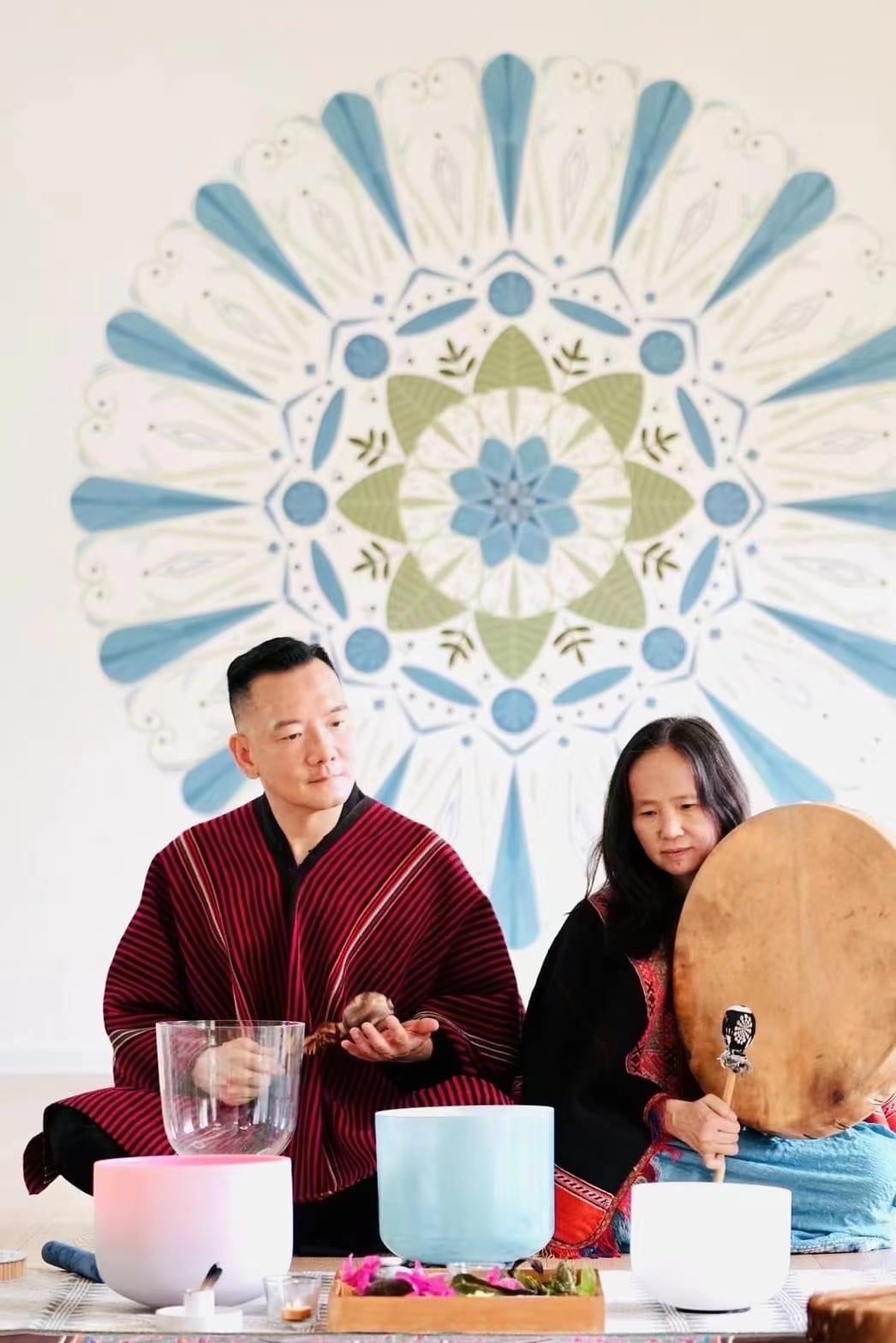 音樂人田定豐近年取得頌缽音療師資格,成立「初心苑」以聲波療癒人們身心平衡課程有成。(照片/唱戲世界娛樂提供)