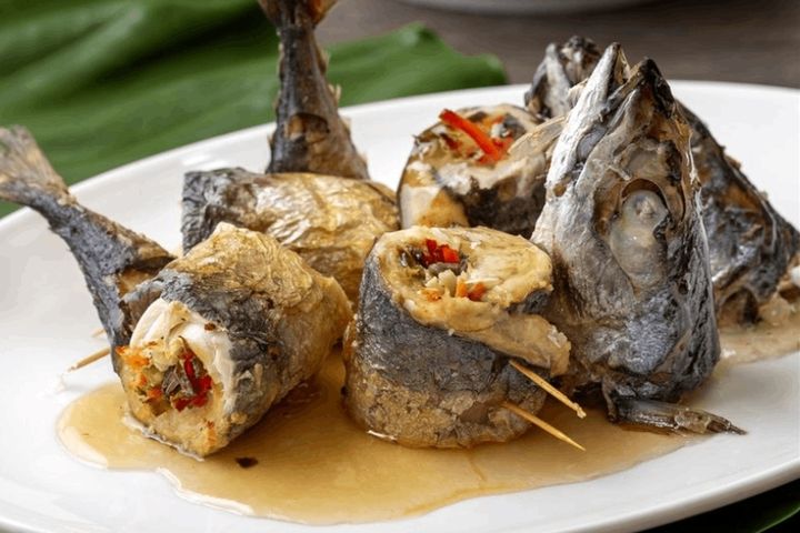 漁村媽媽張寶珠的創意料理「鯖身細魚」。　圖：新北市政府漁業及漁港事業管理處／提供