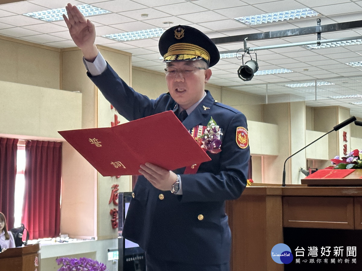 吳耀南局長宣誓就職。(記者扶小萍攝)