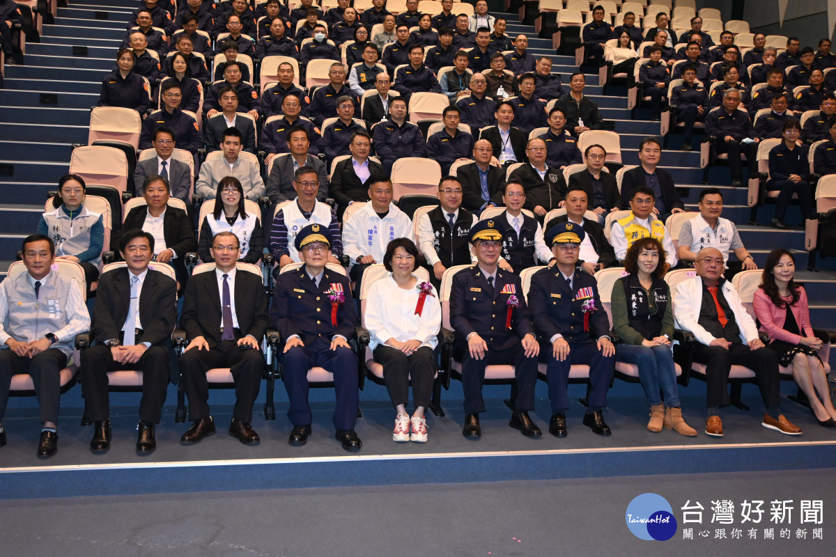嘉義市政府警察局今天上午舉行卸、新任局長交接典禮/陳致愷攝影