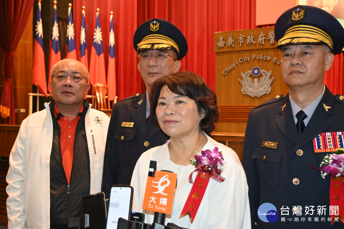 黃敏惠感謝感謝陳局長的用心努力,也歡迎沈局長加入市府有溫度的戰鬥團隊/陳致愷攝影
