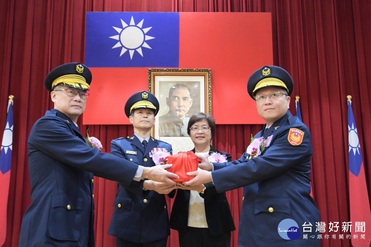 彰化縣警察局卸、新任局長交接，新任局長陳明君職務歷練豐富。圖／記者鄧富珍攝