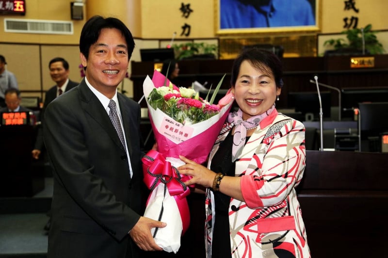 台南市前議長賴美惠(右)被控詐領助理費,一審被判刑2年、緩刑4年。資料照片