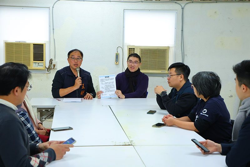 市長謝國樑拜訪守護外木山行動小組召集人王醒之等人,表達對環境、能源轉型問題的關心。