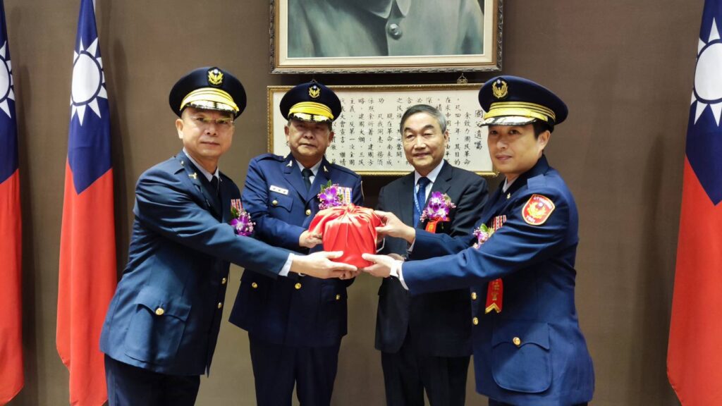 ▲圖說:中市警局舉行分局長、大隊長交接布達典禮 (圖/台中市政府提供)