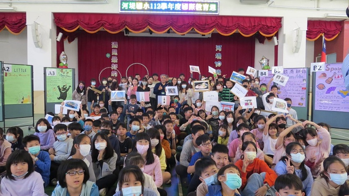 河堤國小國際教育週活動與文藻外語大學合作   透過七種語言進行環遊世界，啟動全球遊戲學習計畫