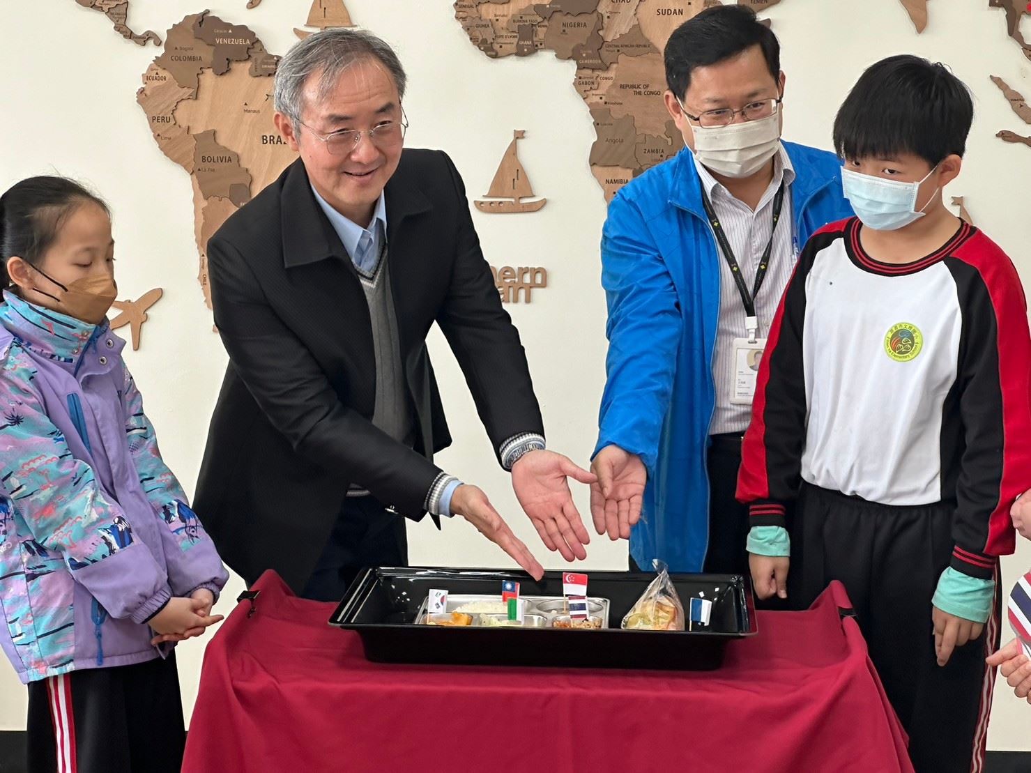 嘉市文雅國小午餐很國際　吃遍世界美食