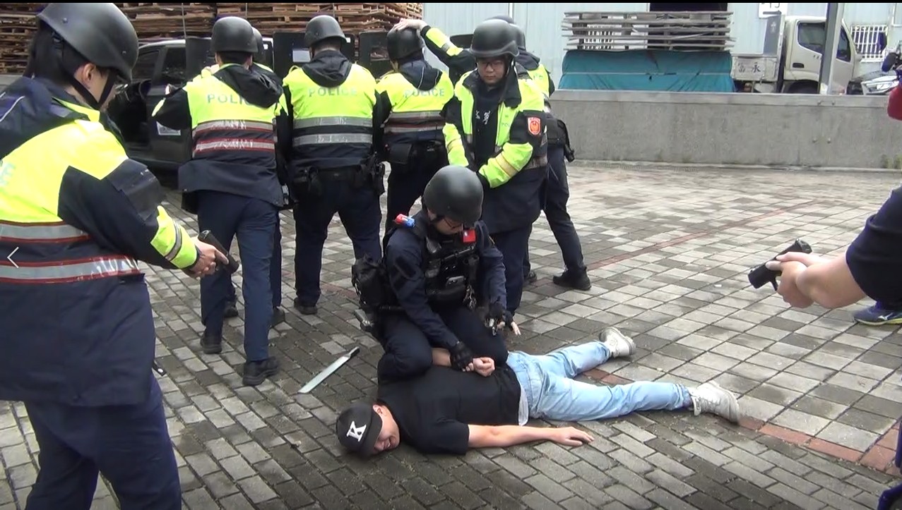 新北市中和警攜手金融機構合作強化應變訓練智能防搶，結合空拍機、視訊報案APP 精準打擊搶案犯罪。(記者張艷君翻攝)