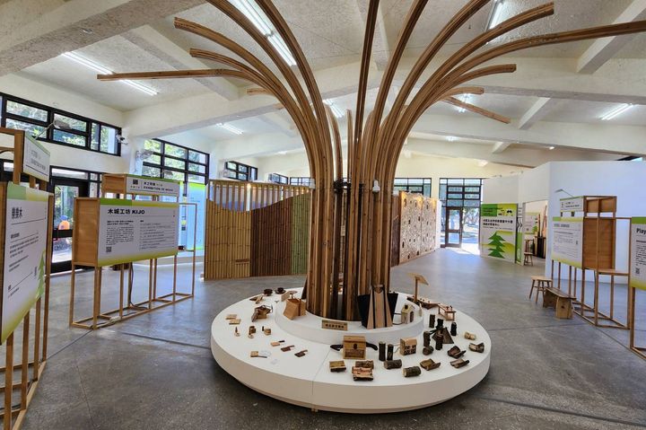東勢林業文化園區禮堂展館展出「《入境山林》探索森林島嶼」特展。 圖:林業及自然保育署臺中分署/提供