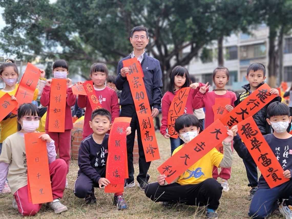 漾新聞|明宗國小推動書法教育有成 小小書法家寫春聯成社區最愛