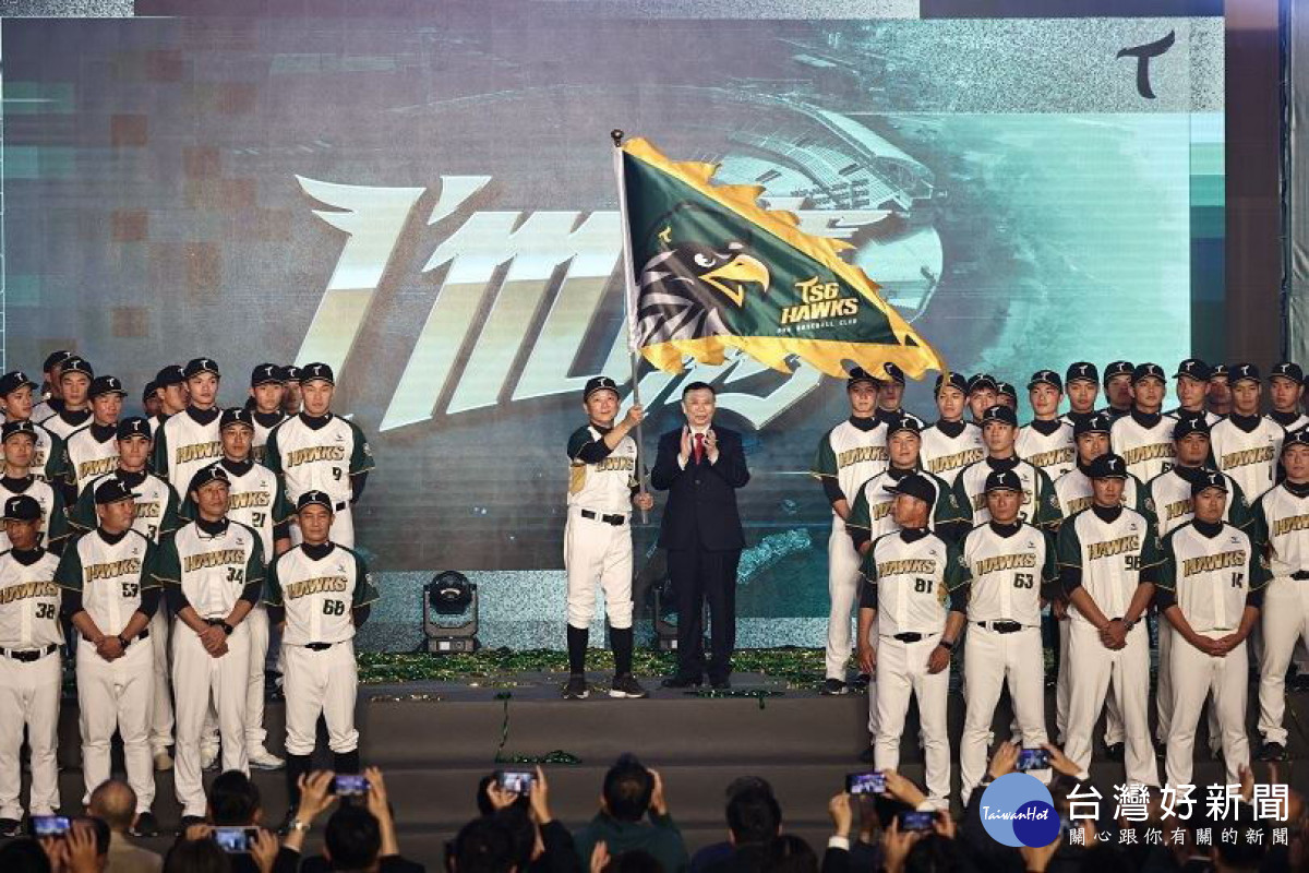 ▲中華職棒第六隊「台鋼雄鷹」舉行「I'm IN! 飛向一軍」成軍記者會。