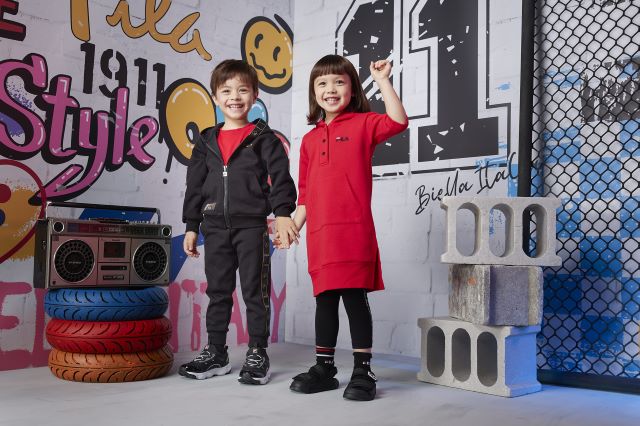 FILA KIDS早春新品以義式運動美學結合街頭復古風格,推出多款服飾及運動鞋款。.jpg