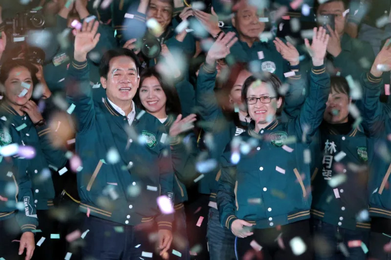 民進黨賴清德、蕭美琴以543萬397票、得票率40.1%贏得總統選舉勝選。國民黨則拿下超過50席,重回國會第一大黨,形成三黨不過半,民進黨執政再度出現朝小野大政治形勢。
