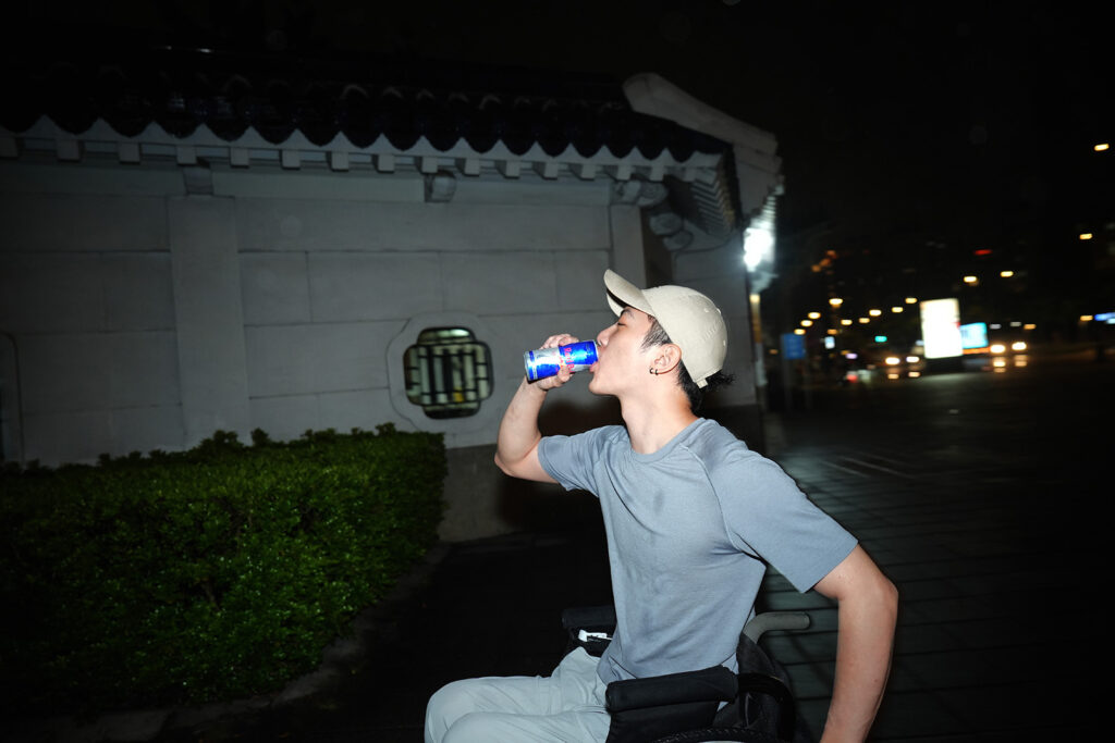輪椅YouTuber椅人今年將擔任Wings for Life全球路跑的台灣「虛擬終結者號」,他將獻聲追趕跑者,一起為不能跑的人而努力。