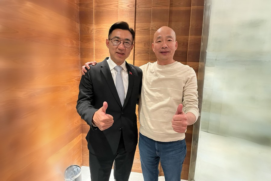 立法院三黨不過半 韓國瑜攜手江啟臣角逐正副龍頭 182 韓國瑜18日宣布,攜手江啟臣角逐立法院正副龍頭。