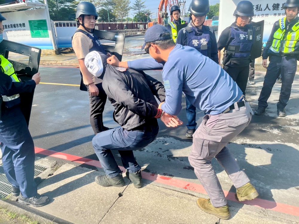 「山道猴子」搶銀行    海山出動40警圍捕