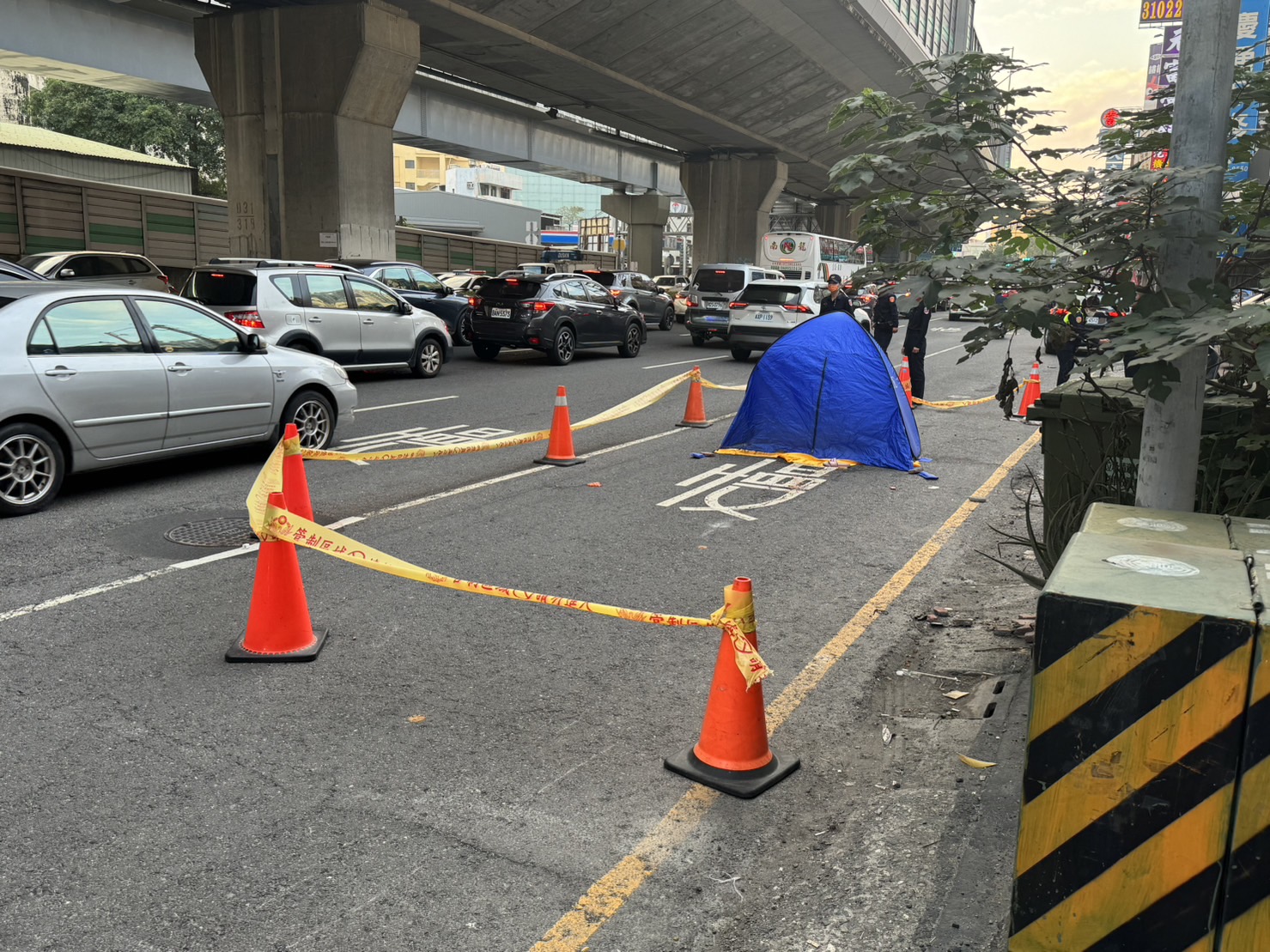 疑因變換車道不慎釀事故  警緊急到場處置