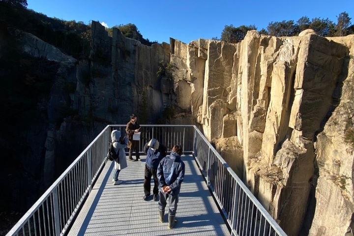 岡山縣北木島「石切溪谷展望台」為日本遺產「時光流轉石之島」構成資產之一。 記者-黃千珮/攝