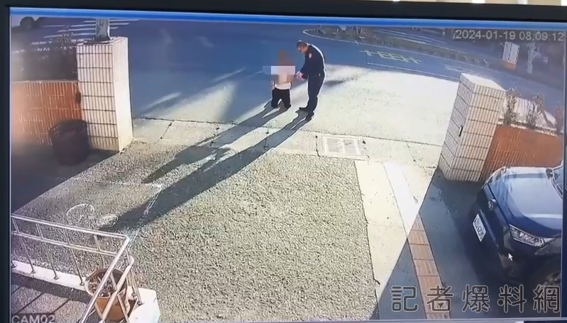 屏東,女子,跪地,派出所,九如分駐所