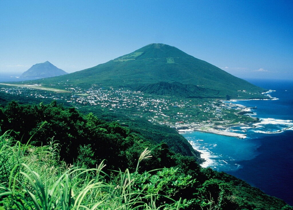 八丈島上,海拔854公尺的「八丈富士」,是伊豆群島中最高的山。(©TCVB)