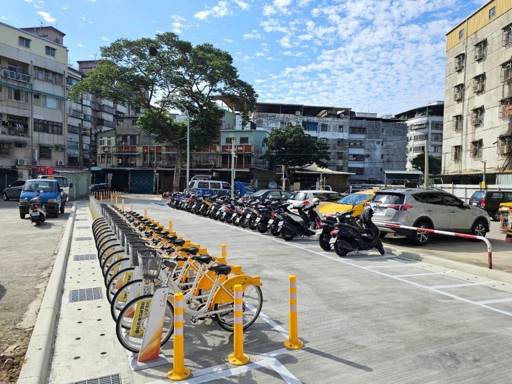 蘆洲民族路增設機車停車格「龍」免錢。(圖/新北市政府提供)