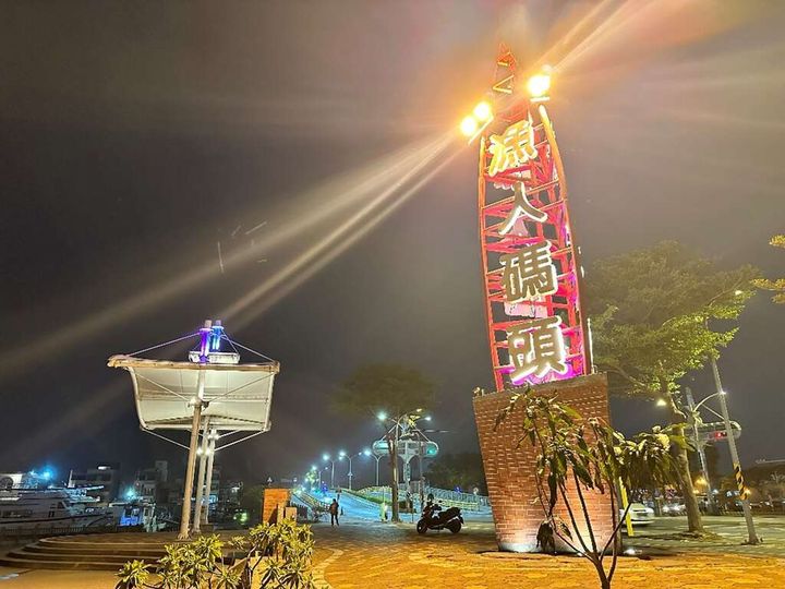 越夜越美麗!台南安平賞夜景、聽音樂享受燦爛藝術燈飾