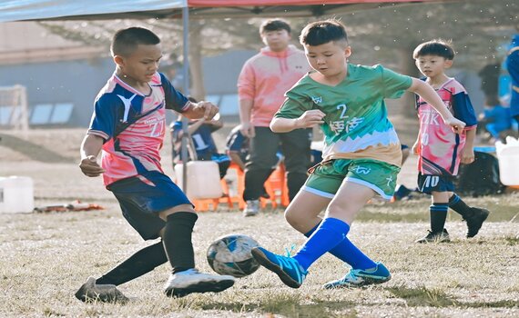 爭奪國小足球世界盃晉級資格 53隊小將台中熱血開踢