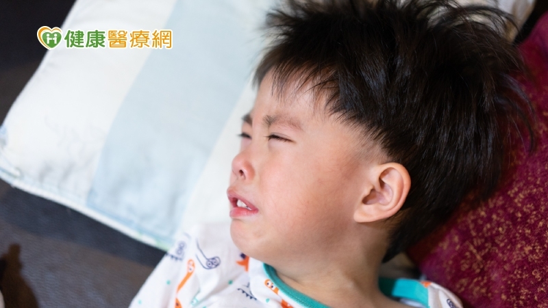 一吃就吐、體重驟降! 罕見「十二指腸遭夾」不治療恐致殘
