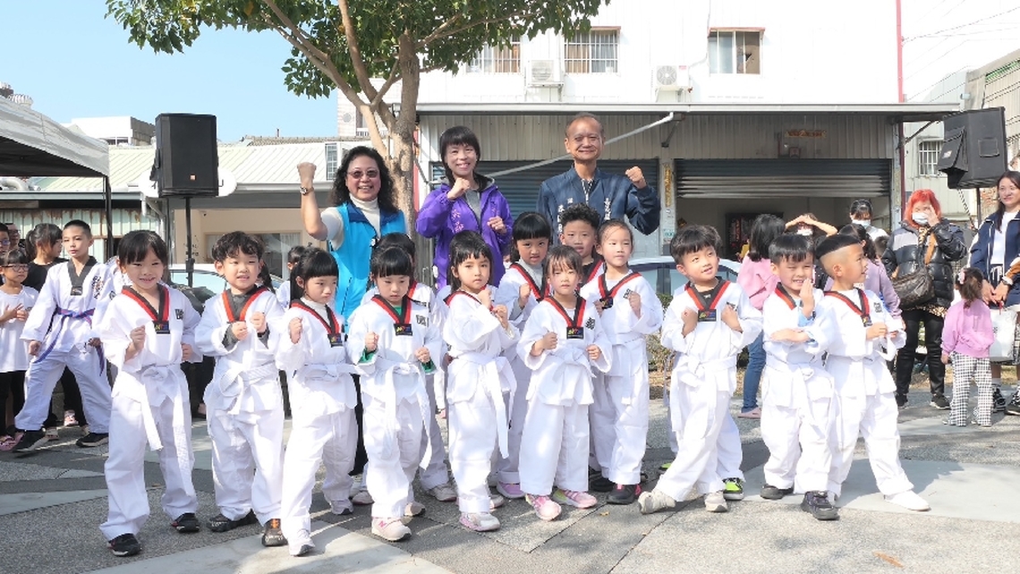 歡樂樸城-嘉義縣朴子市公所七位書法家現場新春揮毫