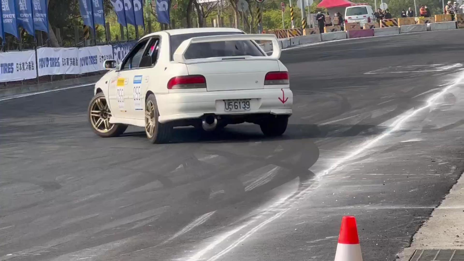 ▲2024第三屆彰化國際賽車節在彰化高鐵站區開跑，飄移賽挑戰真實街道，吸引國內外賽車手一同炫技較勁。（記者張溎壕攝）