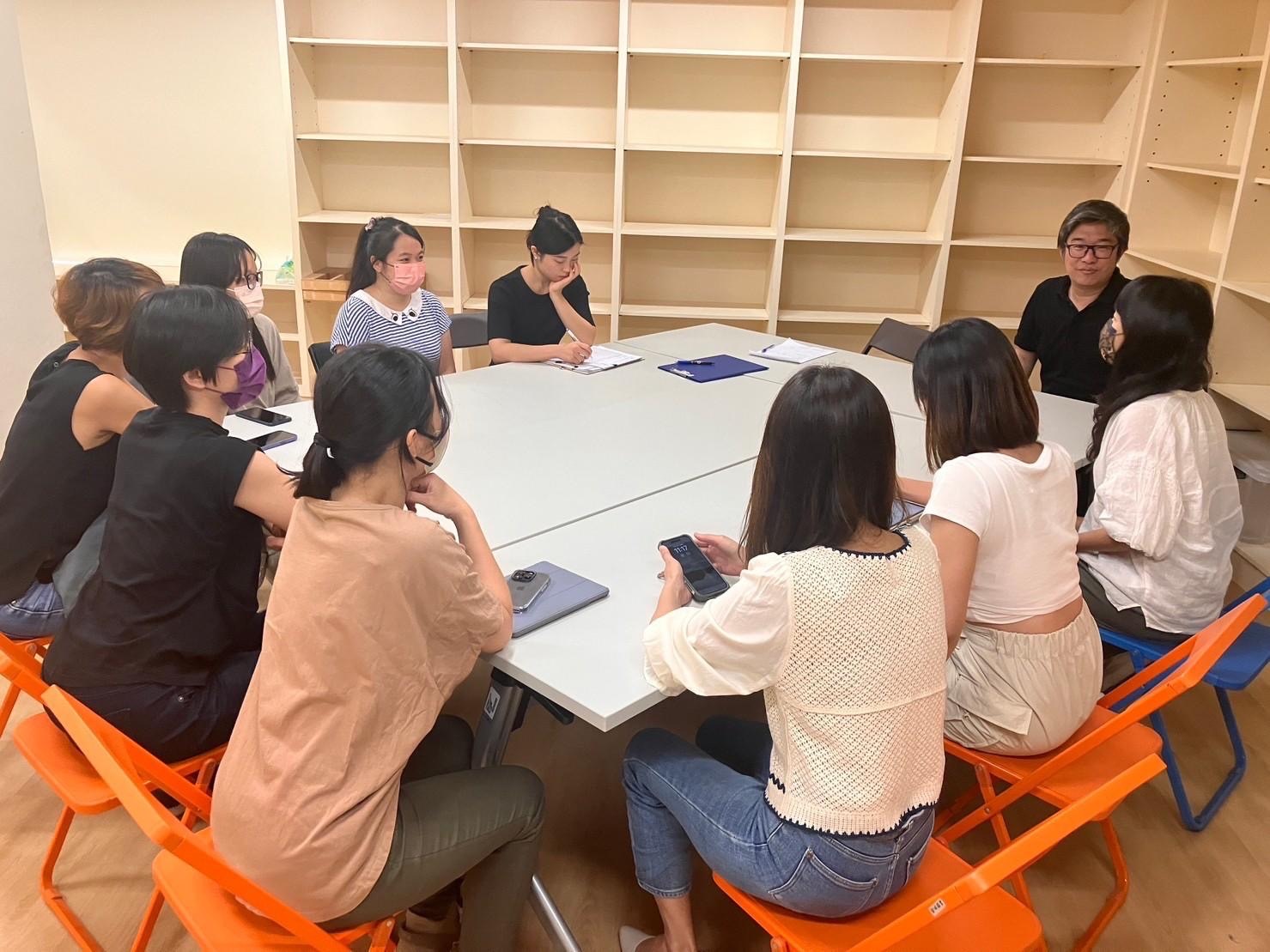 清華大學邱富源指導教育部THSD數位學習計畫。(圖/記者林照東翻攝)