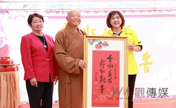 佛光山國姓清德寺歲末義工圍爐聯誼溫馨 歡喜受贈星雲大師墨寶