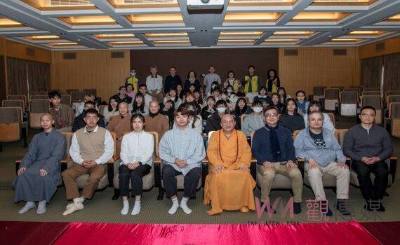 10秒鐘運用AI產出簡報 李文義傳授圓光反毒講師及青年團員訣竅