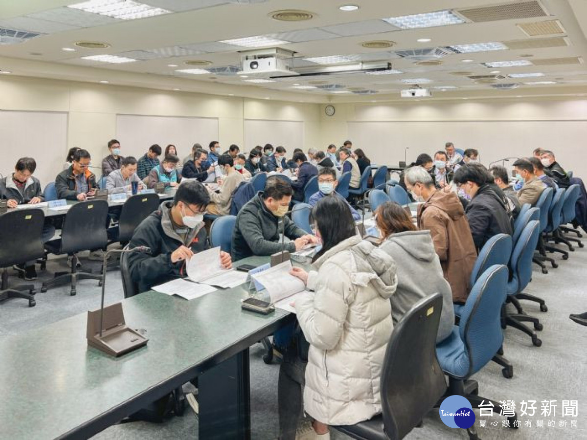 桃市府與台電公司合作平台除了透過會議加速各項公共建設工程及設施供電，也共同研擬精進合作方式。