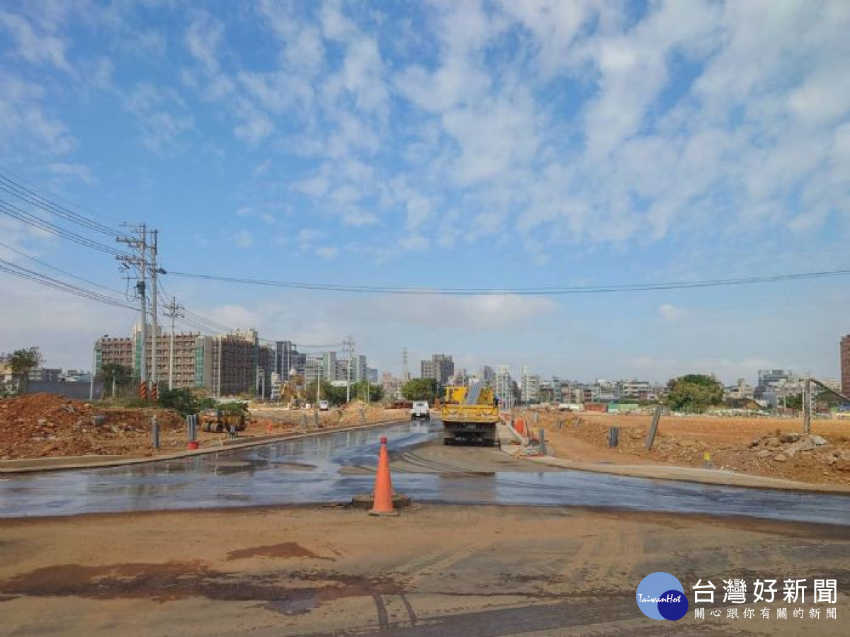 施工後的中壢運動公園圍籬及電桿已配合工程進度撤除。<br /><br />