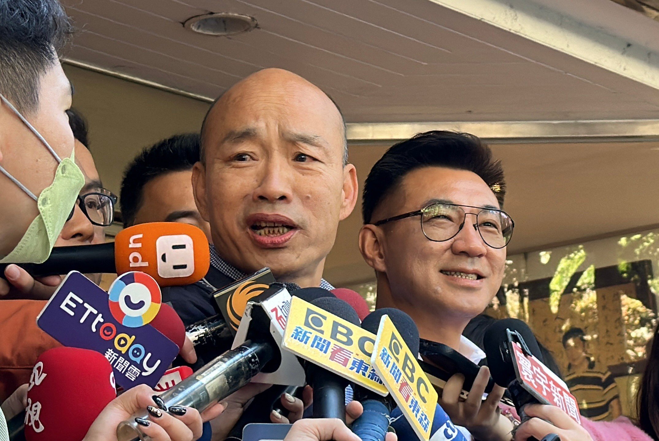 國民黨不分區立委當選人韓國瑜與立委江啟臣,以「韓江配」迎未來立法院正副龍頭挑戰。林啟弘攝
